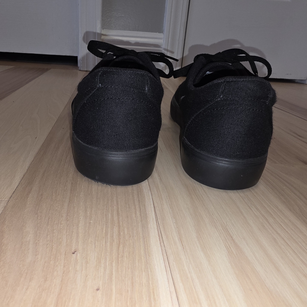 Nike Men's Black Canvas Sneakers - Picture 4 of 8